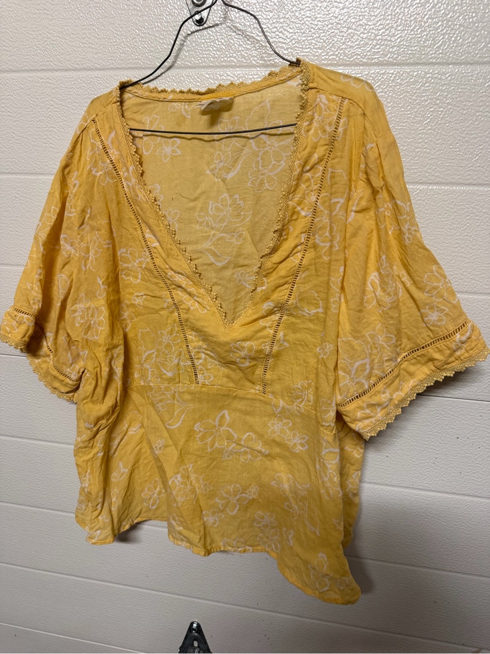 a.n.a Yellow Floral V-Neck Lace Trim Tunic Top